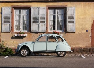 Ile pali Renault Clio 1.2 benzyna?