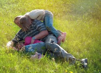 Jak kłaść papę wzdłuż czy w poprzek?