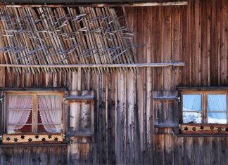 Czy firanka i plandeka to to samo? Czy firanka i plandeka to to samo?