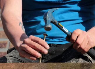 Jak wykręcić urwaną śrubę z głowicy? Jak wykręcić urwaną śrubę z głowicy?