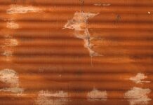 Ile kosztuje wymiana eternitu na blachę?