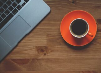 Jaki stół do małego salonu?