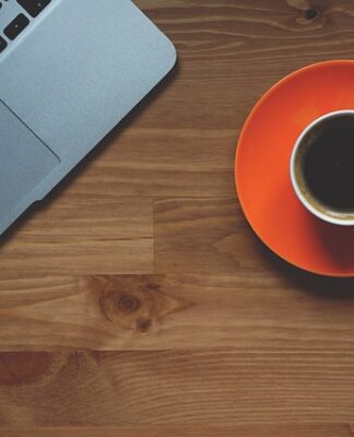 Jaki stół do małego salonu?