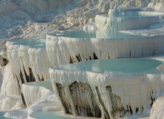 Co zrobić gdy dno basenu jest śliskie?