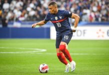 Jakim autem jeździ mbappe?