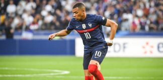 Jakim autem jeździ mbappe?