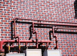 Jak prawidłowo odpowietrzyć układ zamknięty co?