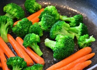 Co zrobić żeby patelnia stalowa nie przywierała?